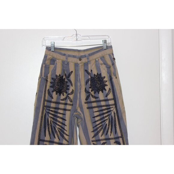 Urban Outfitters Kimichi Blue Striped Emboidered Pleasted Cropped Jeans size 8 - Picture 3 of 12